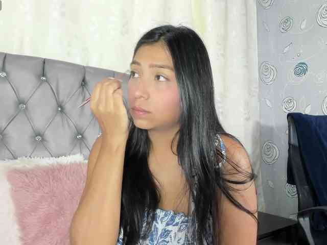 lunaeva23 webcam