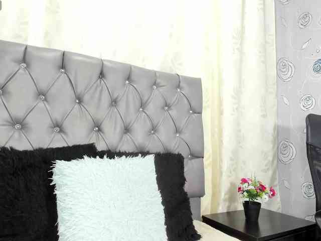 lunaeva23 webcam