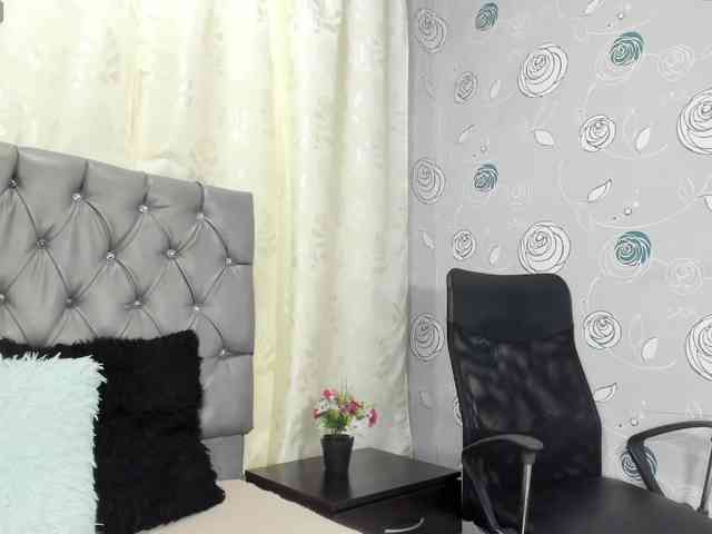 lunaeva23 webcam