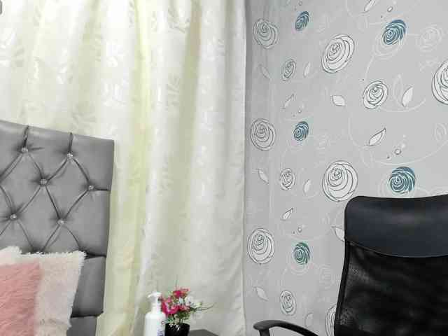 lunaeva23 webcam