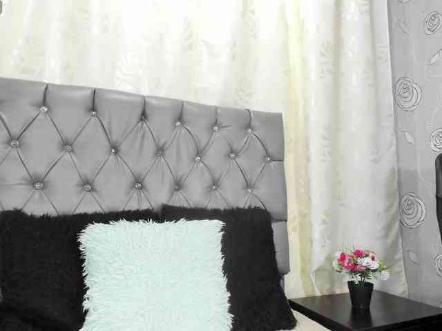 lunaeva23 webcam