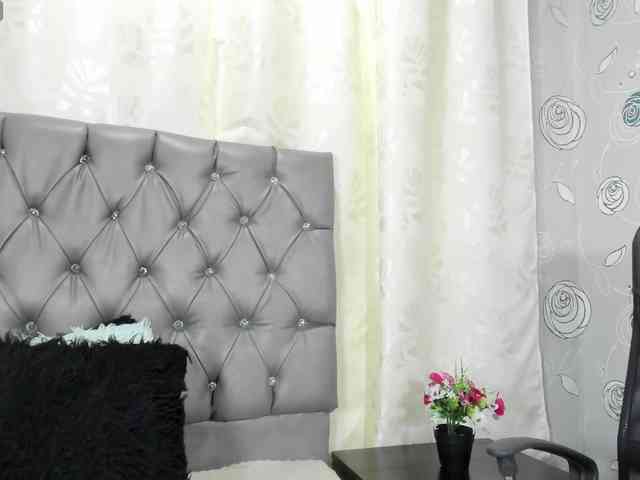 lunaeva23 webcam