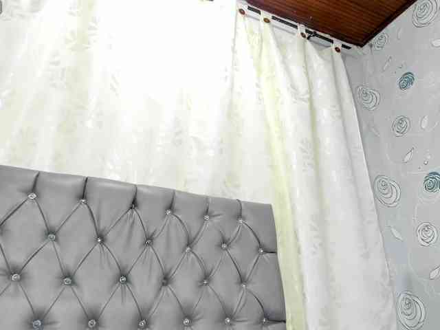 lunaeva23 webcam