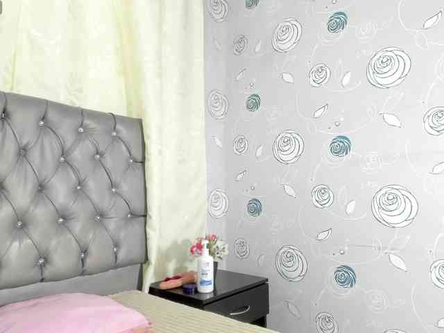 lunaeva23 webcam