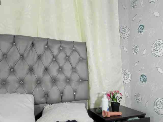 lunaeva23 webcam