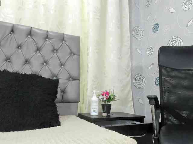 lunaeva23 webcam