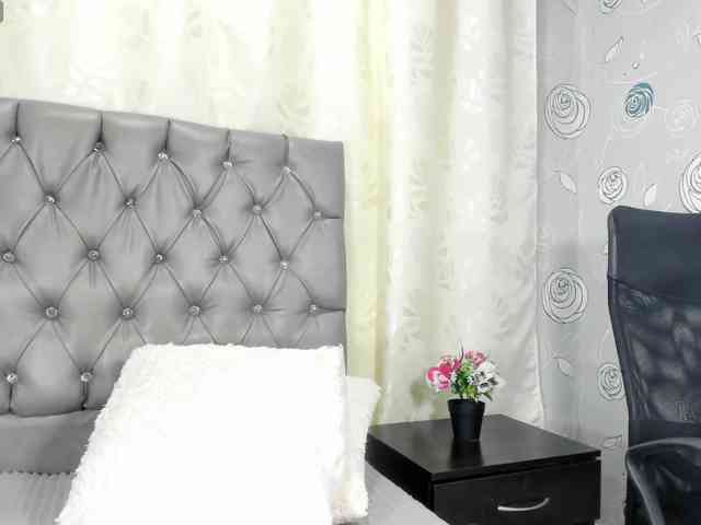lunaeva23 webcam