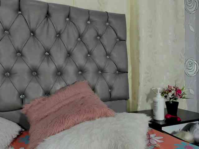 lunaeva23 webcam