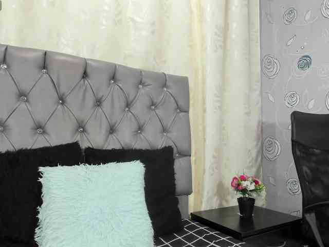 lunaeva23 webcam