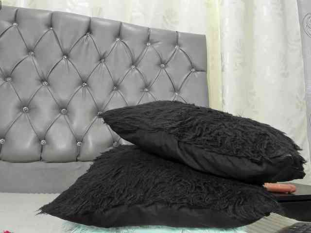 lunaeva23 webcam