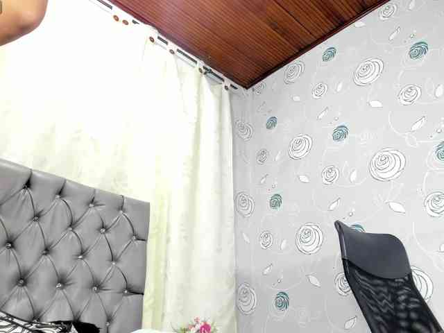 lunaeva23 Live Webcam on BongaCams