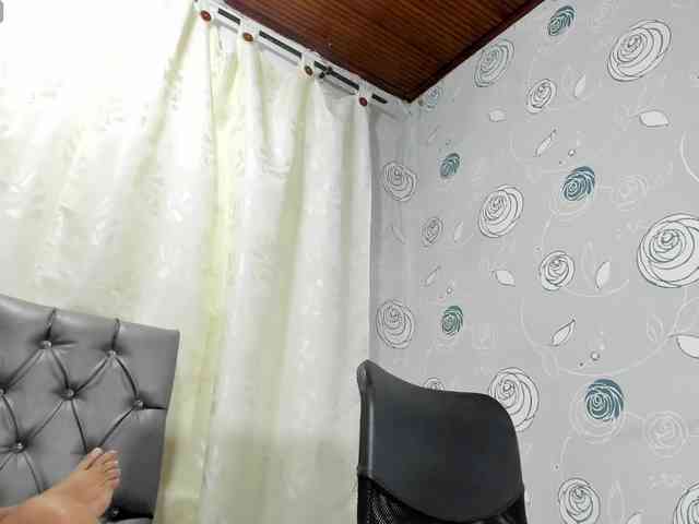 lunaeva23 webcam
