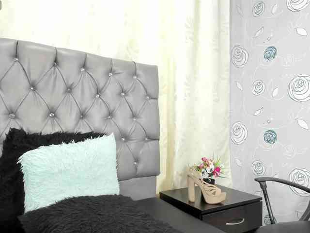lunaeva23 webcam