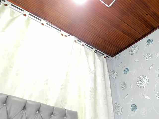lunaeva23 webcam