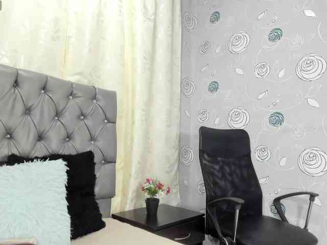 lunaeva23 webcam