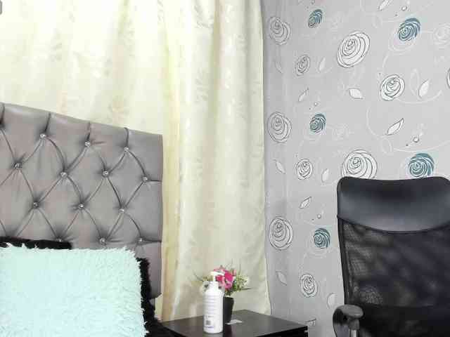lunaeva23 webcam
