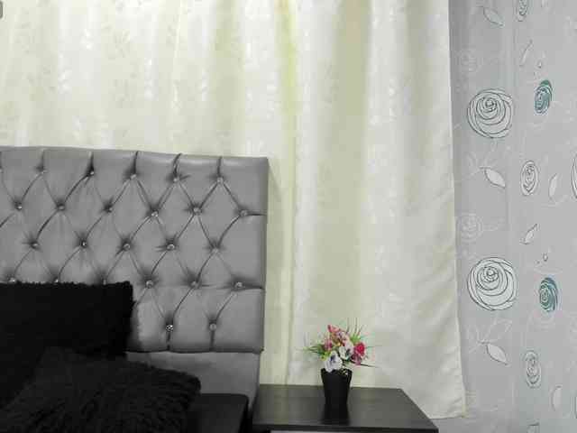 lunaeva23 webcam
