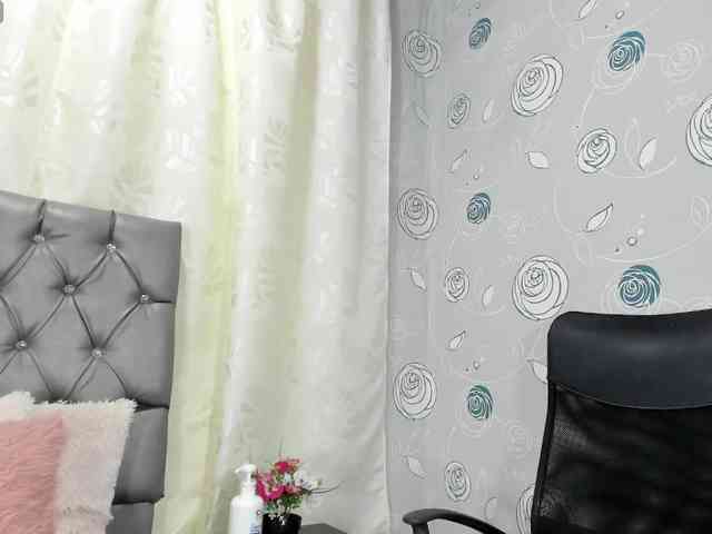 lunaeva23 webcam