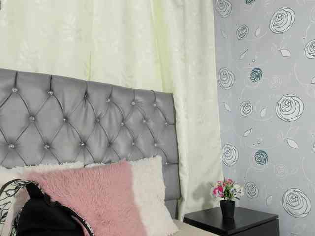 lunaeva23 webcam