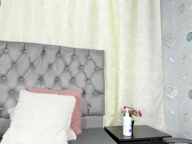 lunaeva23 webcam
