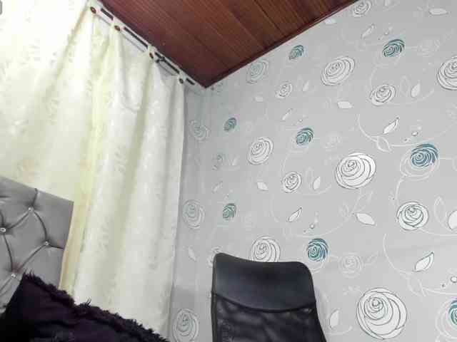 lunaeva23 webcam