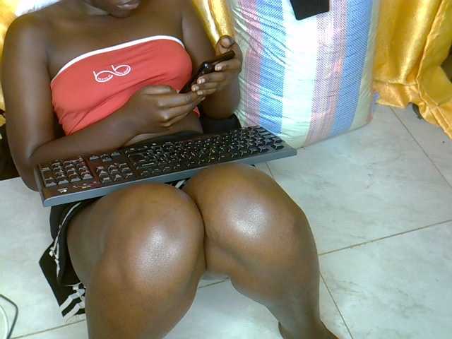 Hotebony01 live cam on BongaCams