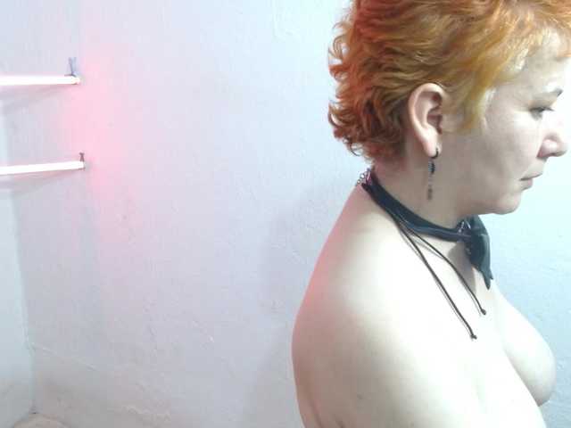 sharon-mom live cam on BongaCams