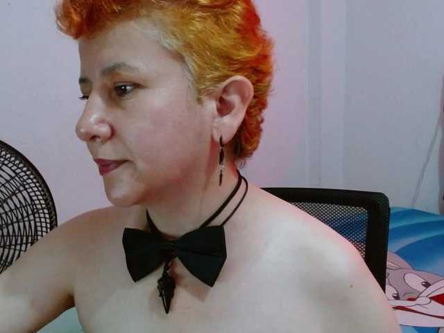 sharon-mom live cam on BongaCams