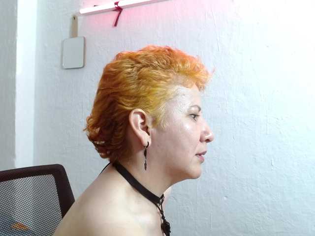 sharon-mom live cam on BongaCams
