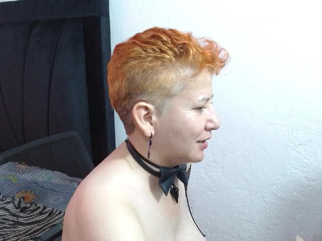 sharon-mom live cam on BongaCams