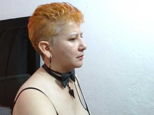 sharon-mom live cam on BongaCams