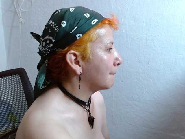 sharon-mom live cam on BongaCams