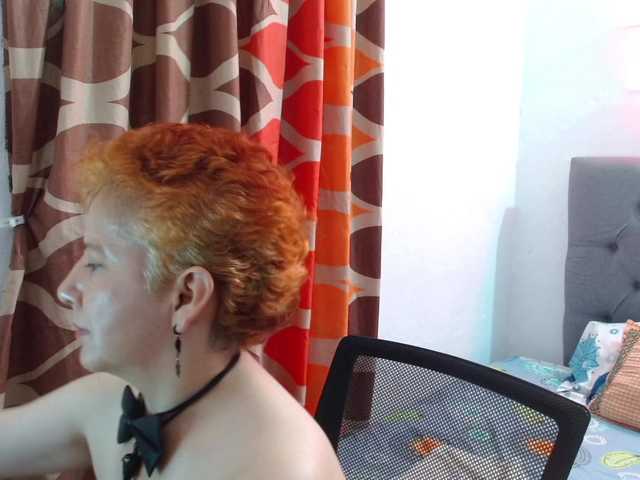 sharon-mom live cam on BongaCams
