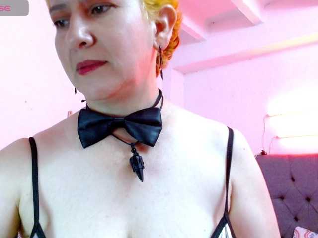 sharon-mom live cam on BongaCams