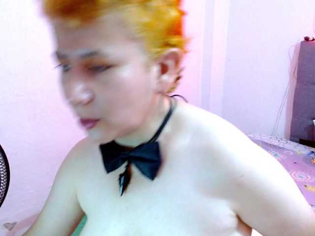 sharon-mom live cam on BongaCams