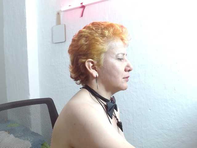 sharon-mom live cam on BongaCams