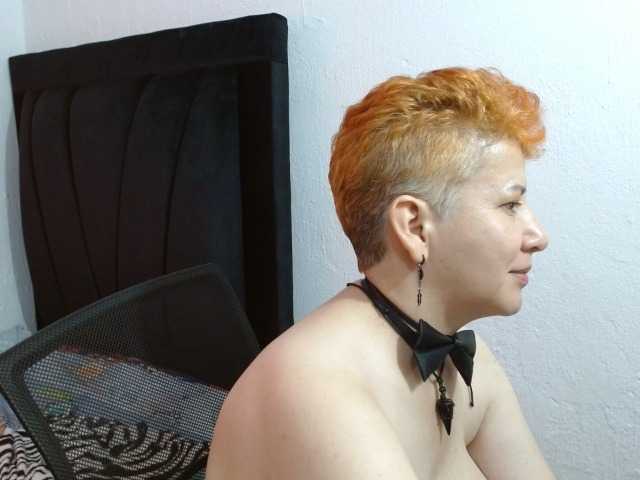 sharon-mom live cam on BongaCams