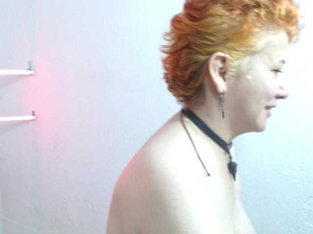 sharon-mom live cam on BongaCams