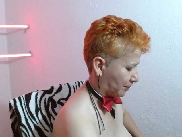 sharon-mom live cam on BongaCams