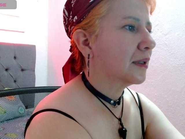 sharon-mom live cam on BongaCams