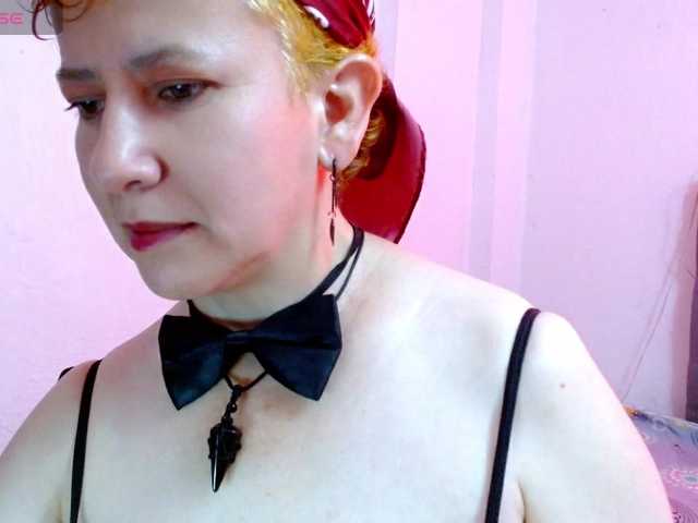 sharon-mom live cam on BongaCams
