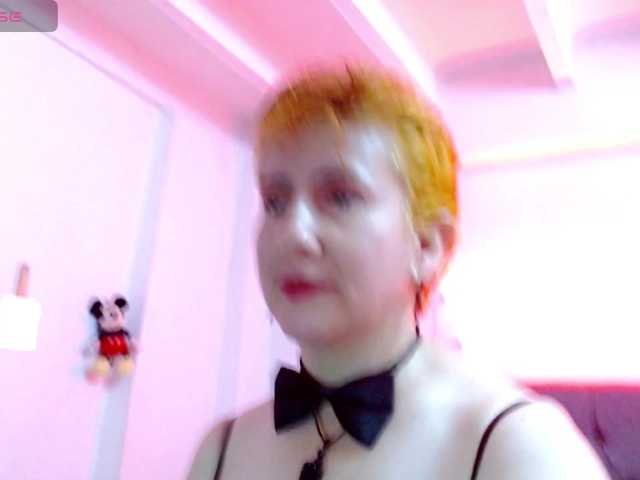 sharon-mom live cam on BongaCams