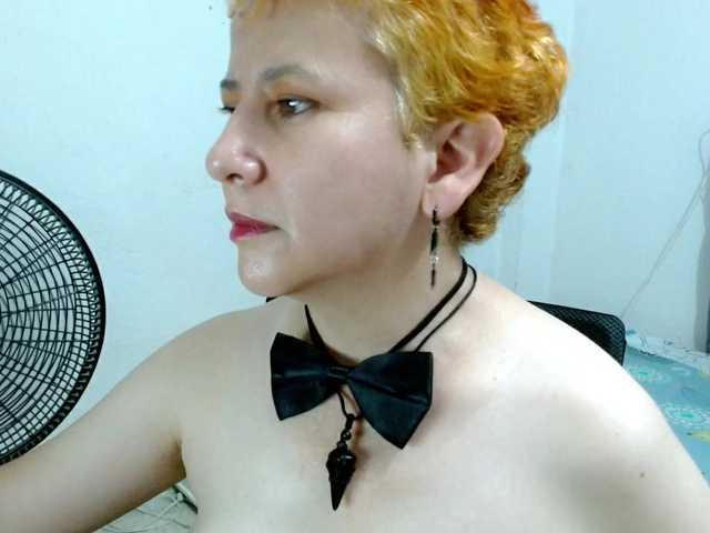 sharon-mom live cam on BongaCams