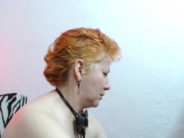 sharon-mom live cam on BongaCams