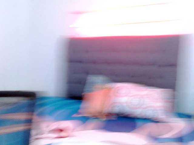 sharon-mom live cam on BongaCams