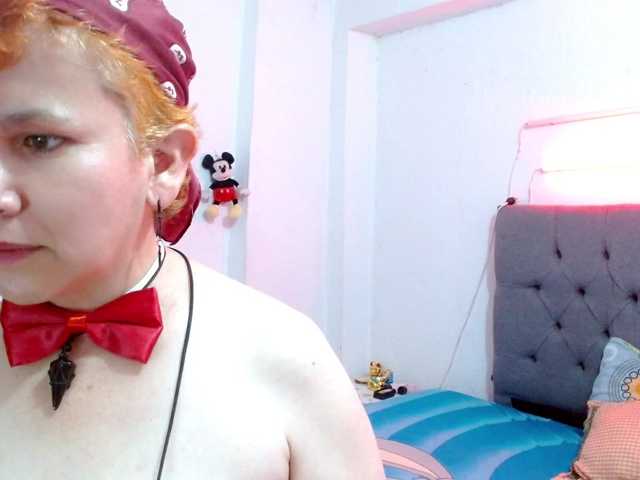 sharon-mom live cam on BongaCams