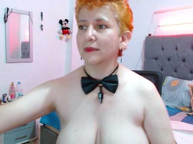 sharon-mom live cam on BongaCams
