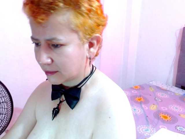 sharon-mom live cam on BongaCams
