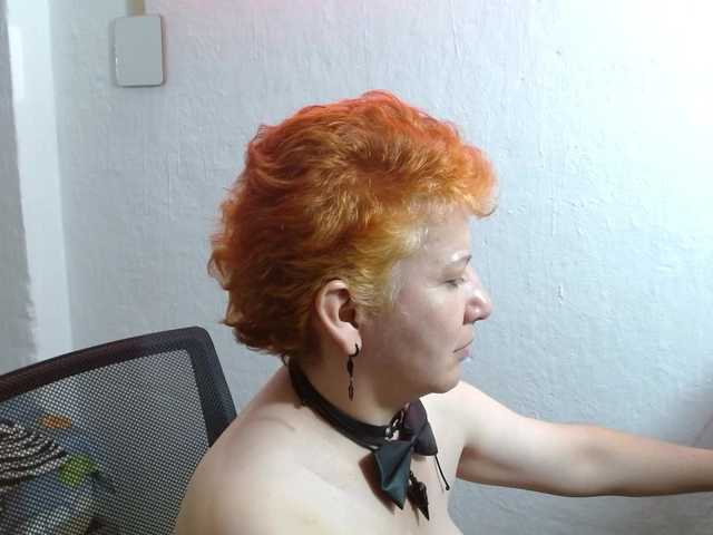 sharon-mom live cam on BongaCams