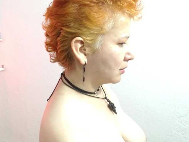 sharon-mom live cam on BongaCams